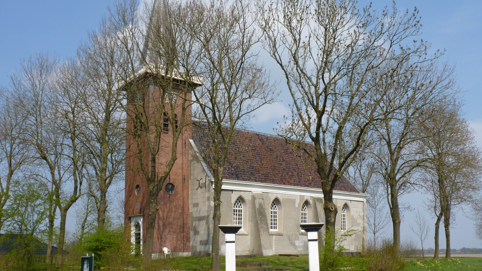 Jaarlijkse kerkdienst in Saaxumhuizen