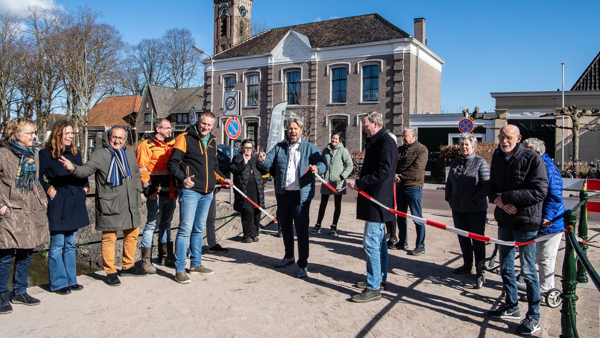 Vernieuwde brug in Middenbeemster weer open