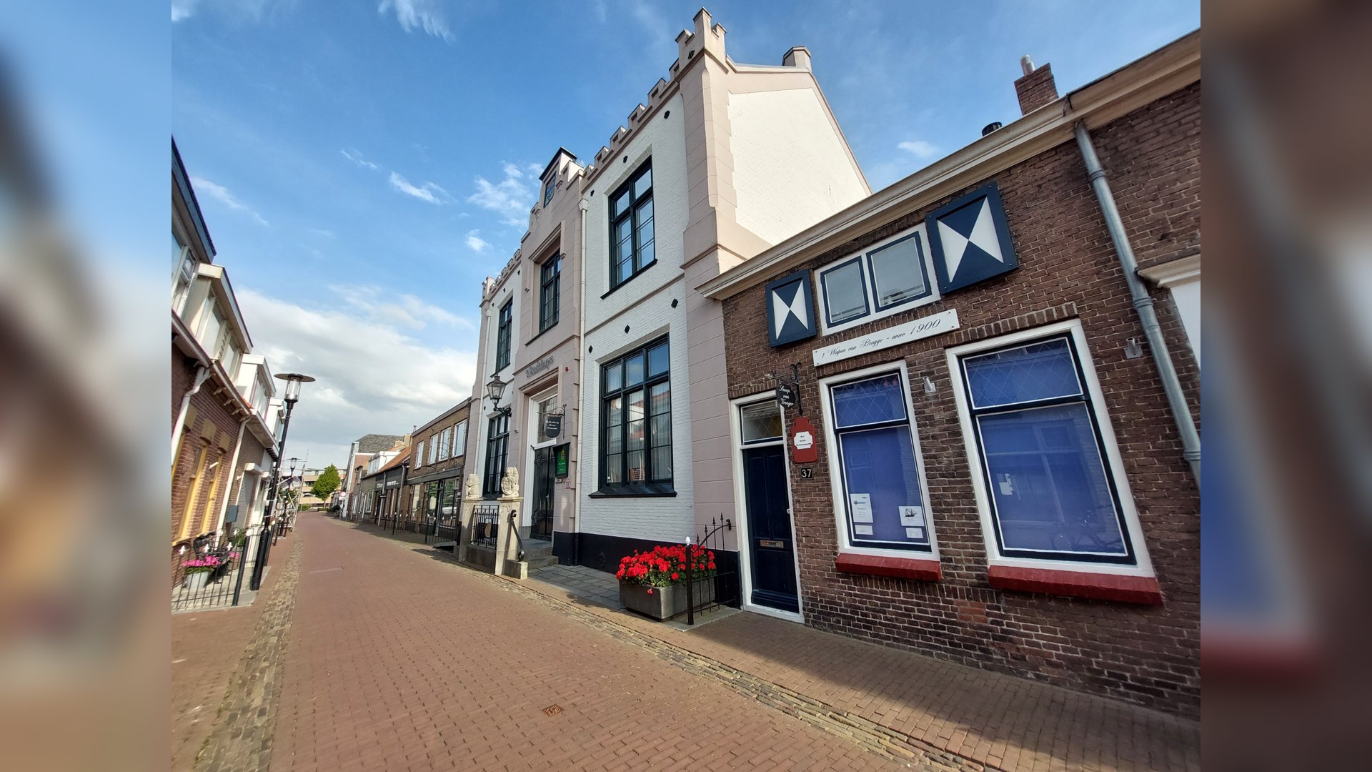 Huurders zetten grofvuil buiten bij opruimdag in Arnemuiden
