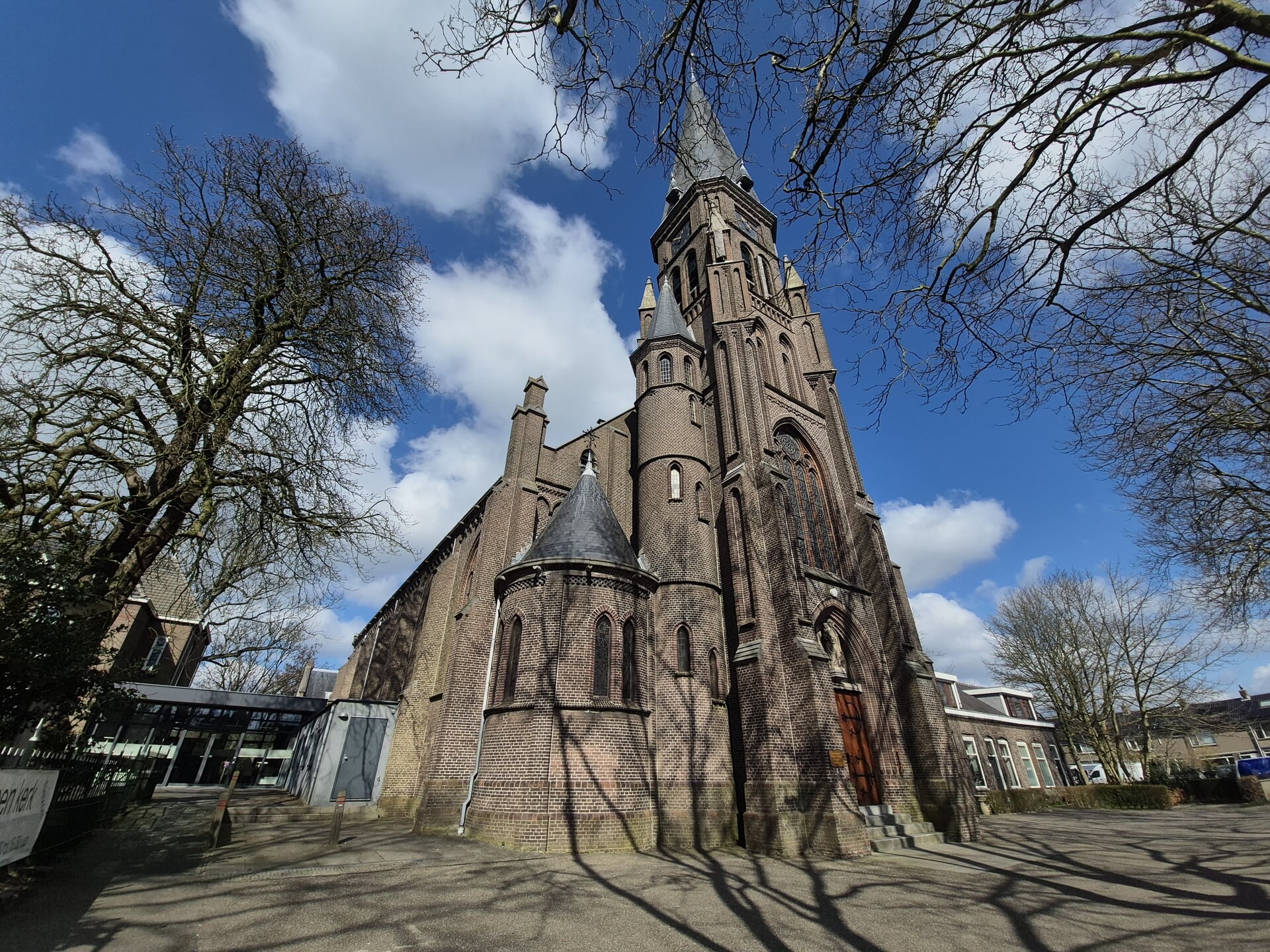 Paaswake in de Maria Magdalenakerk in Maasland