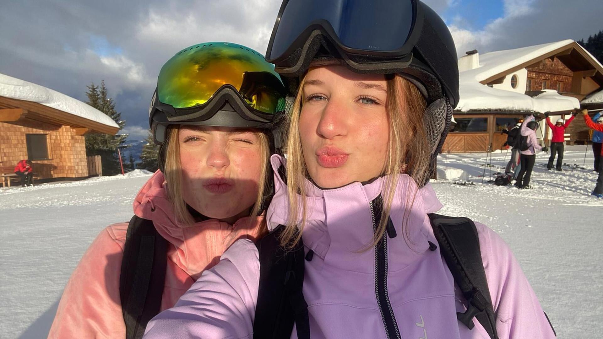 Maaike Boers en Berber de Vries geven samen ski-les in Oostenrijk