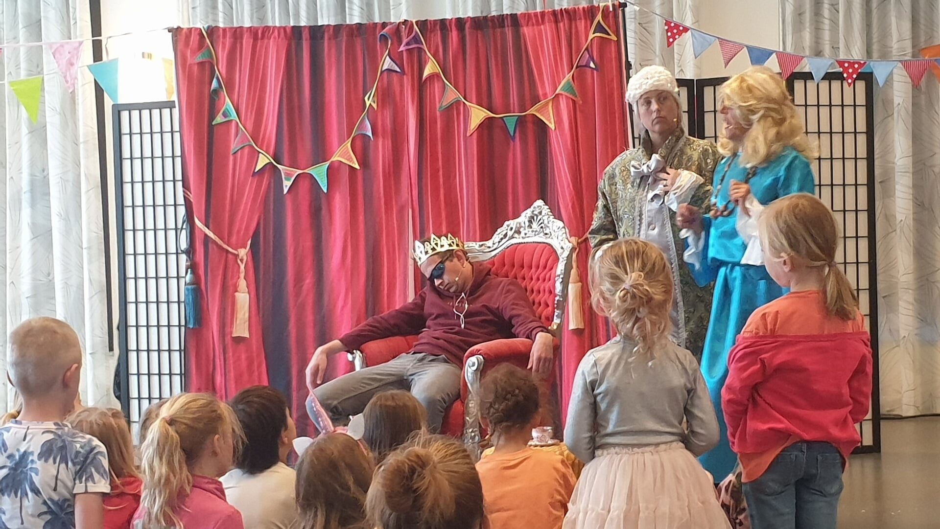 Toneelgroep AJU luidt Koningsweekend in