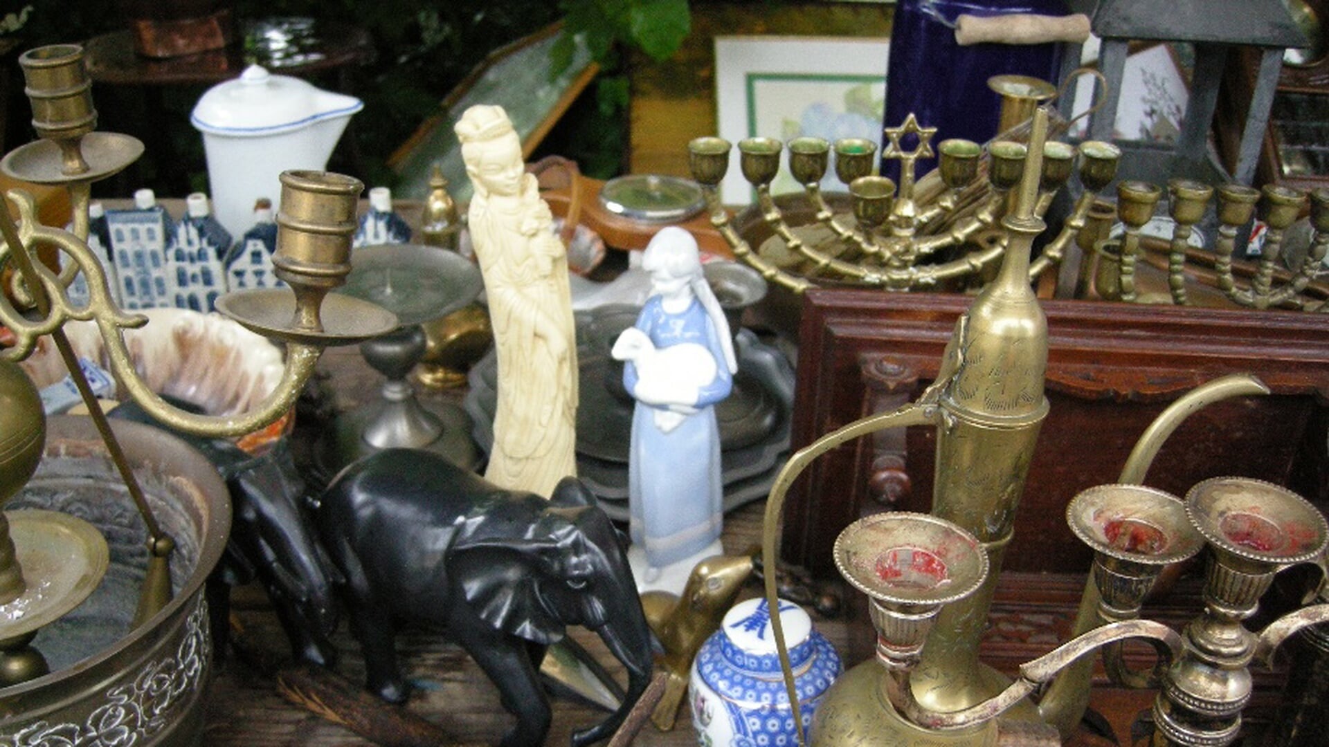 Vintage en friet bij rommelmarkt in West-Graftdijk
