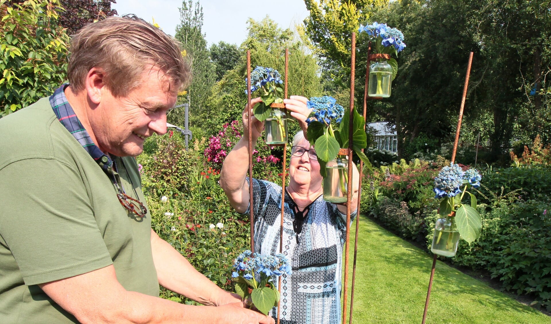 Genieten in de tuin van Jaring en Annie - kijkt anders