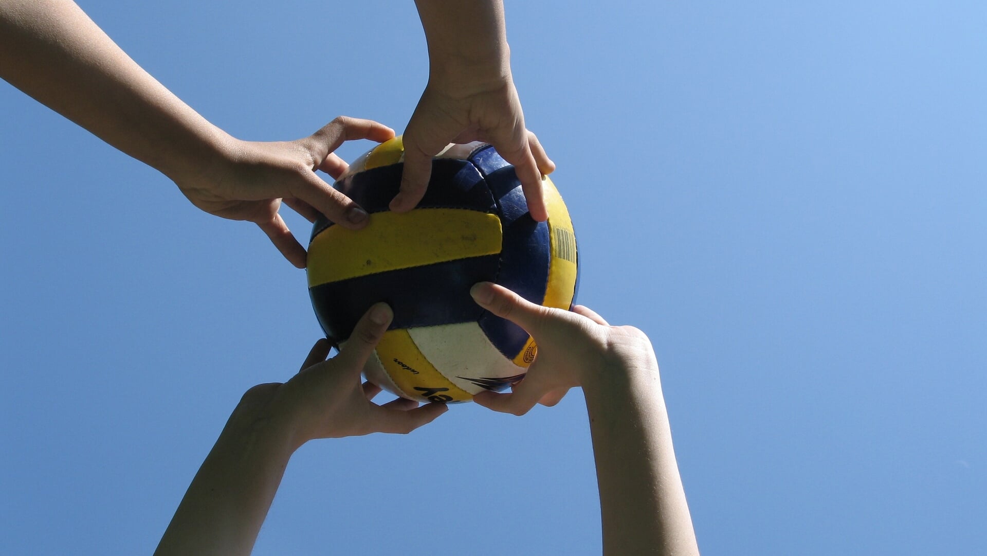 Versterking gezocht zomeravond beachvolleybal
