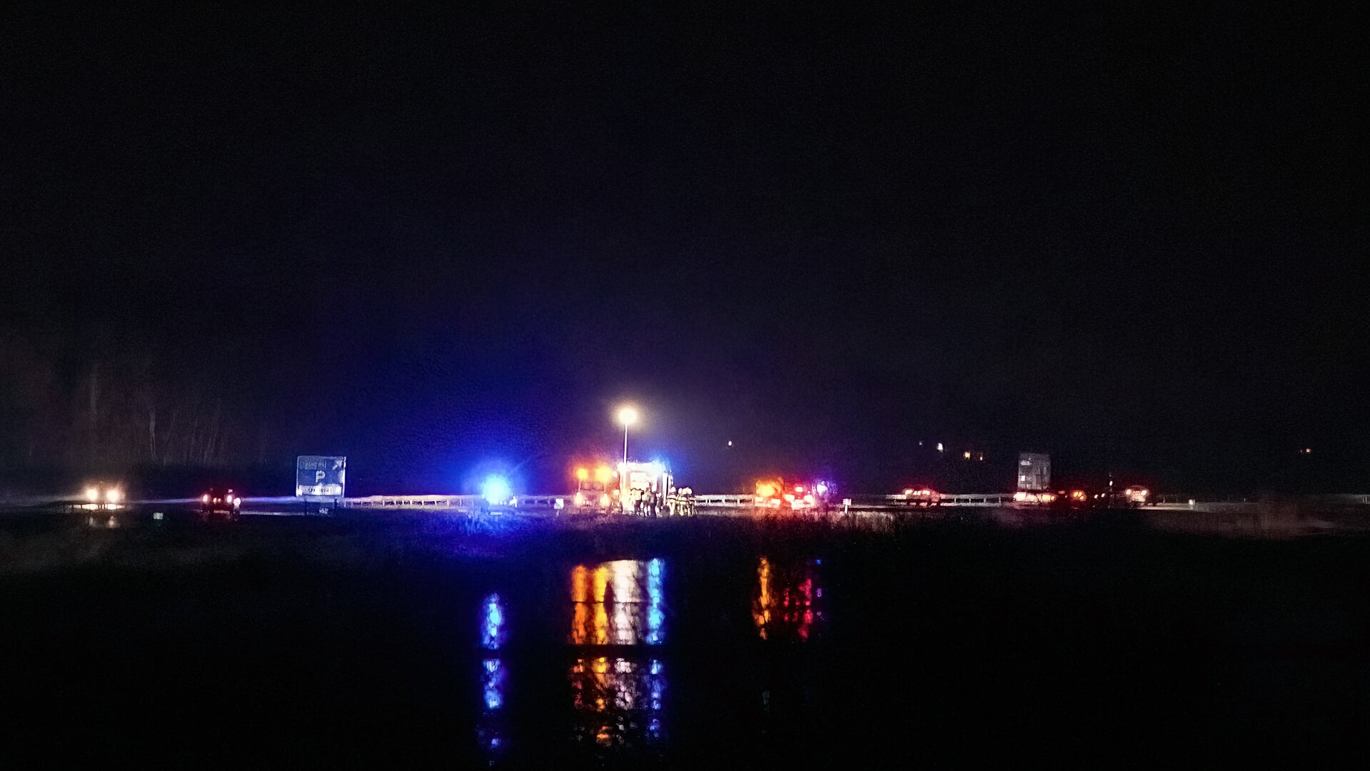 Auto van de weg op A6