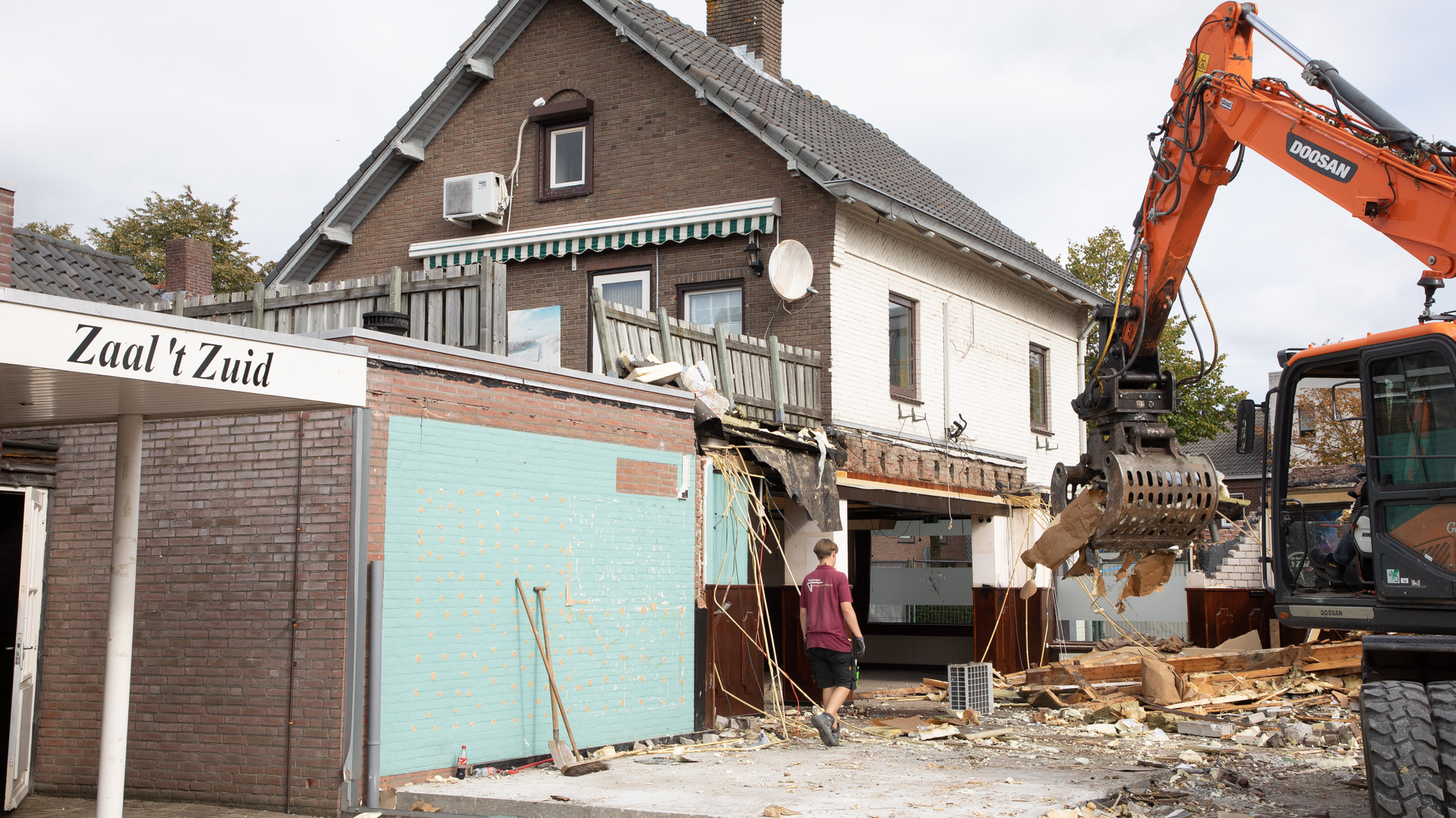 Sloop-Caf---t-Zuid-in-volle-gang--vertrouwde-plek-verdwijnt-uit-straatbeeld