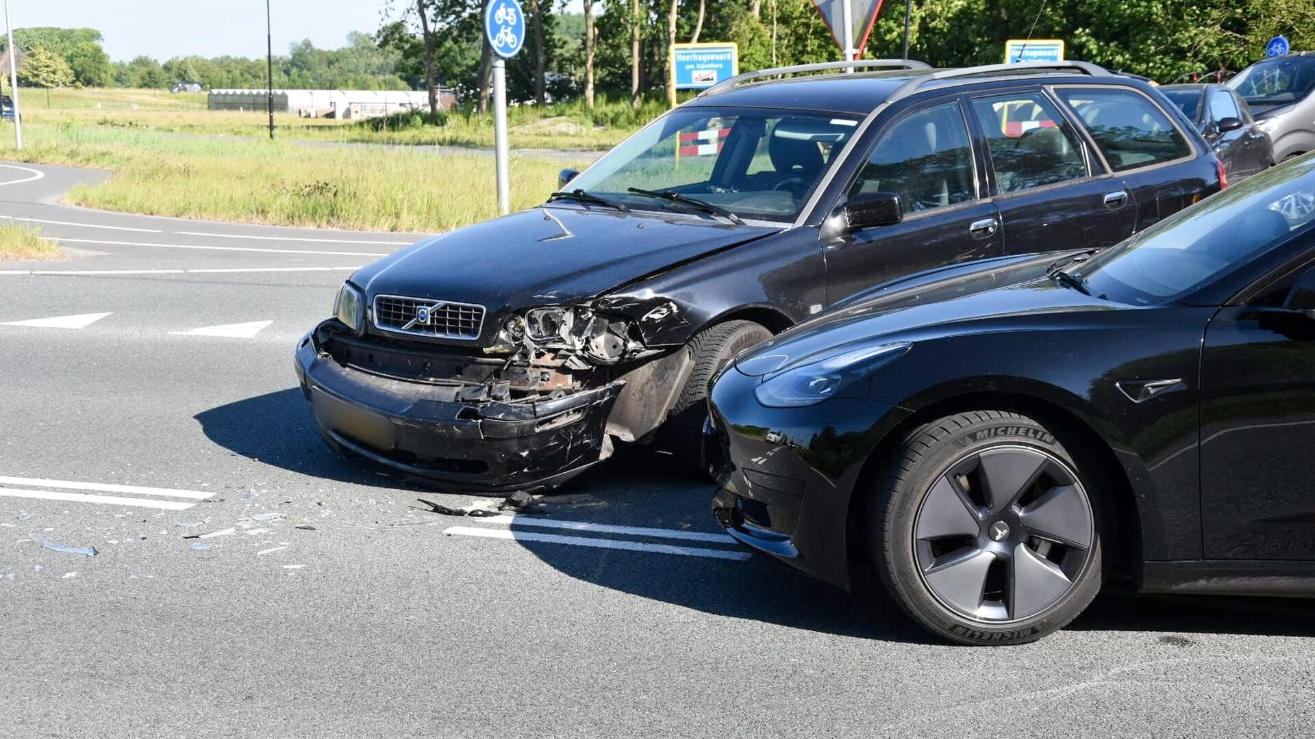 Krusemanlaan in Heerhugowaard afgesloten na aanrijding met twee auto’s