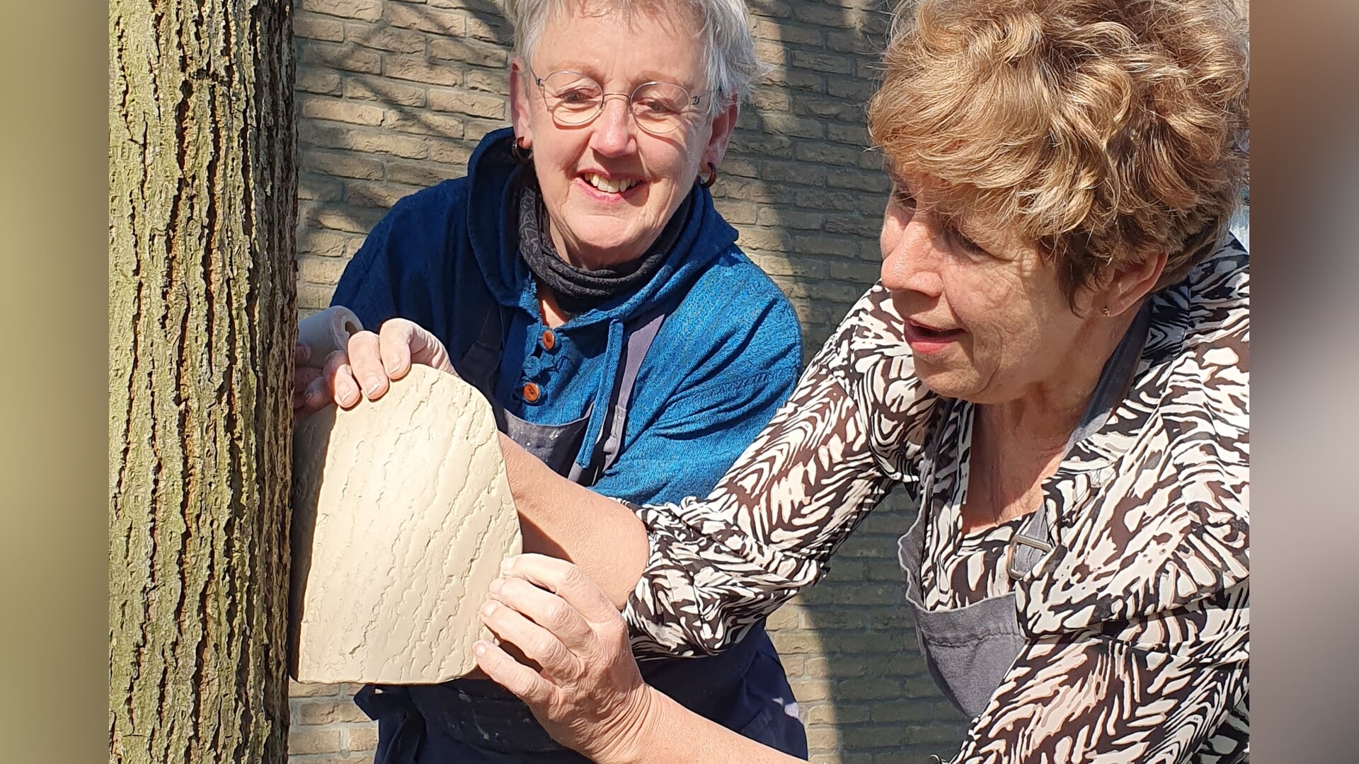 19 keramiekkunstenaars op de boerderij van Tineke van Gils