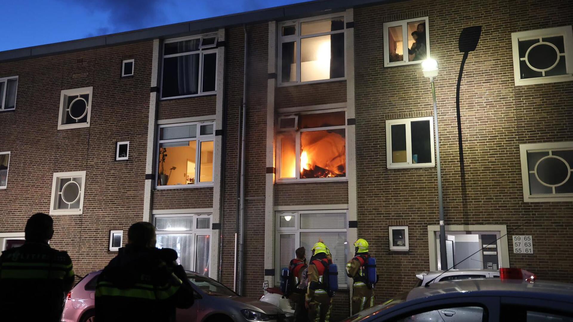 Grote uitslaande brand bij woning in Haarlem, één persoon aangehouden
