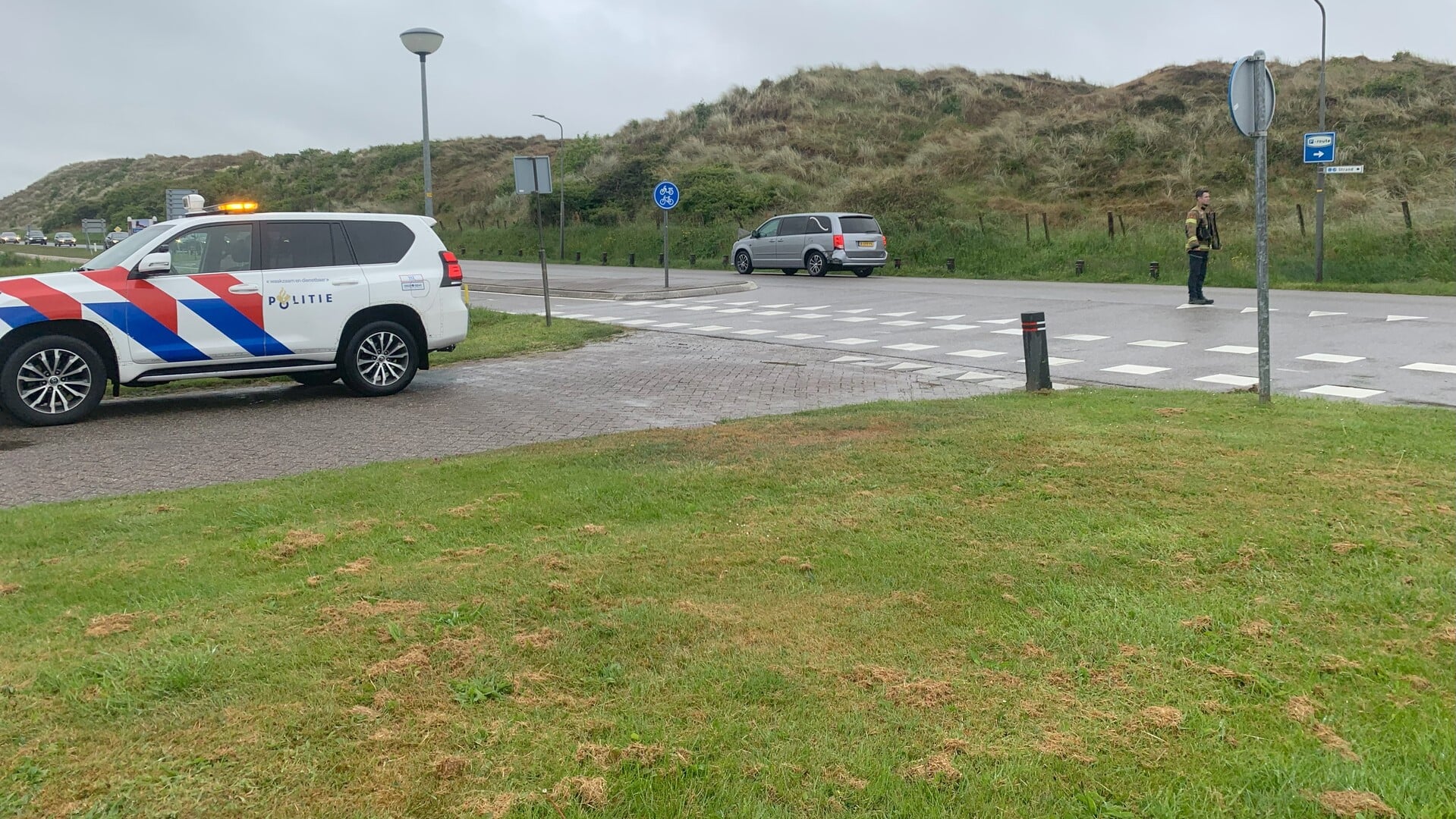 Automobilist onder invloed ramt rouwwagen in stoet aan Zuiderschinkdijk in Callantsoog