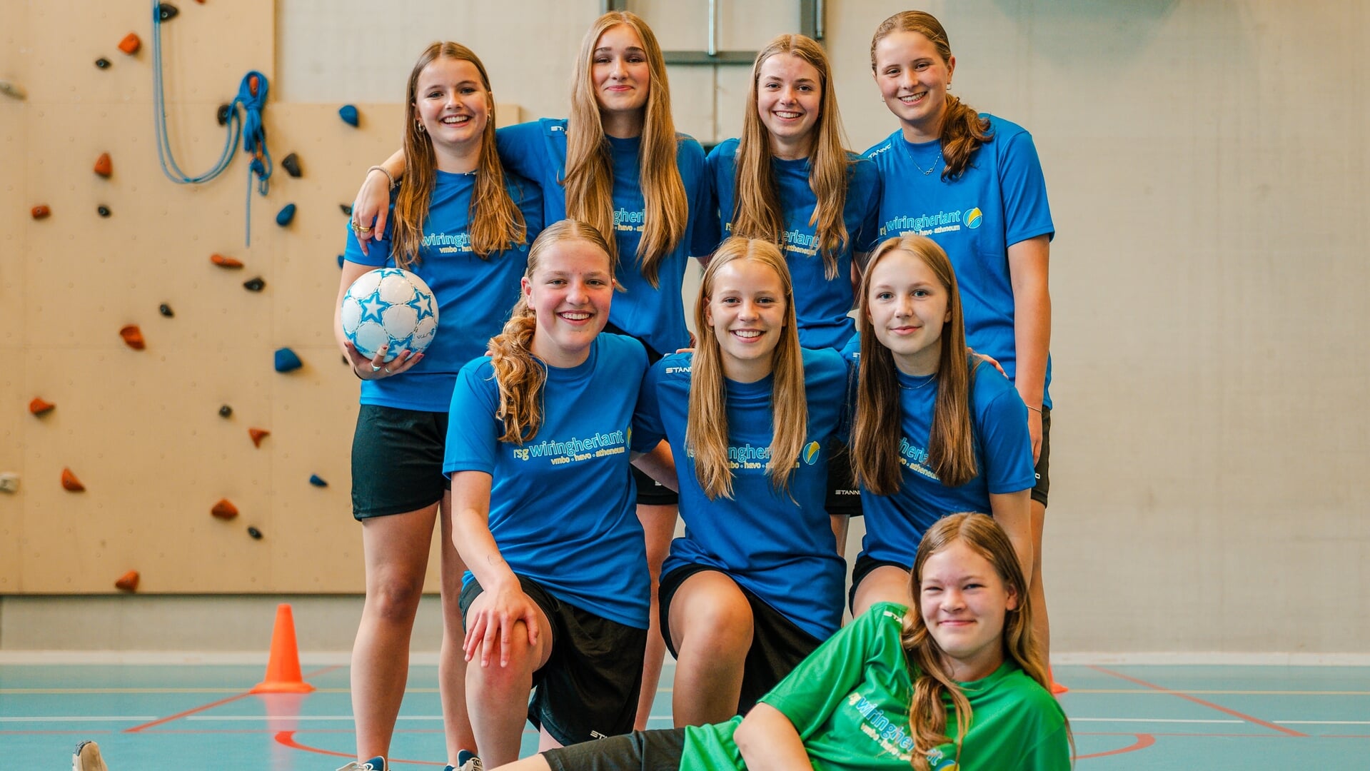 Damesvoetbalteam RSG Wiringherlant doet mee aan ‘the School Final’ op Papendal