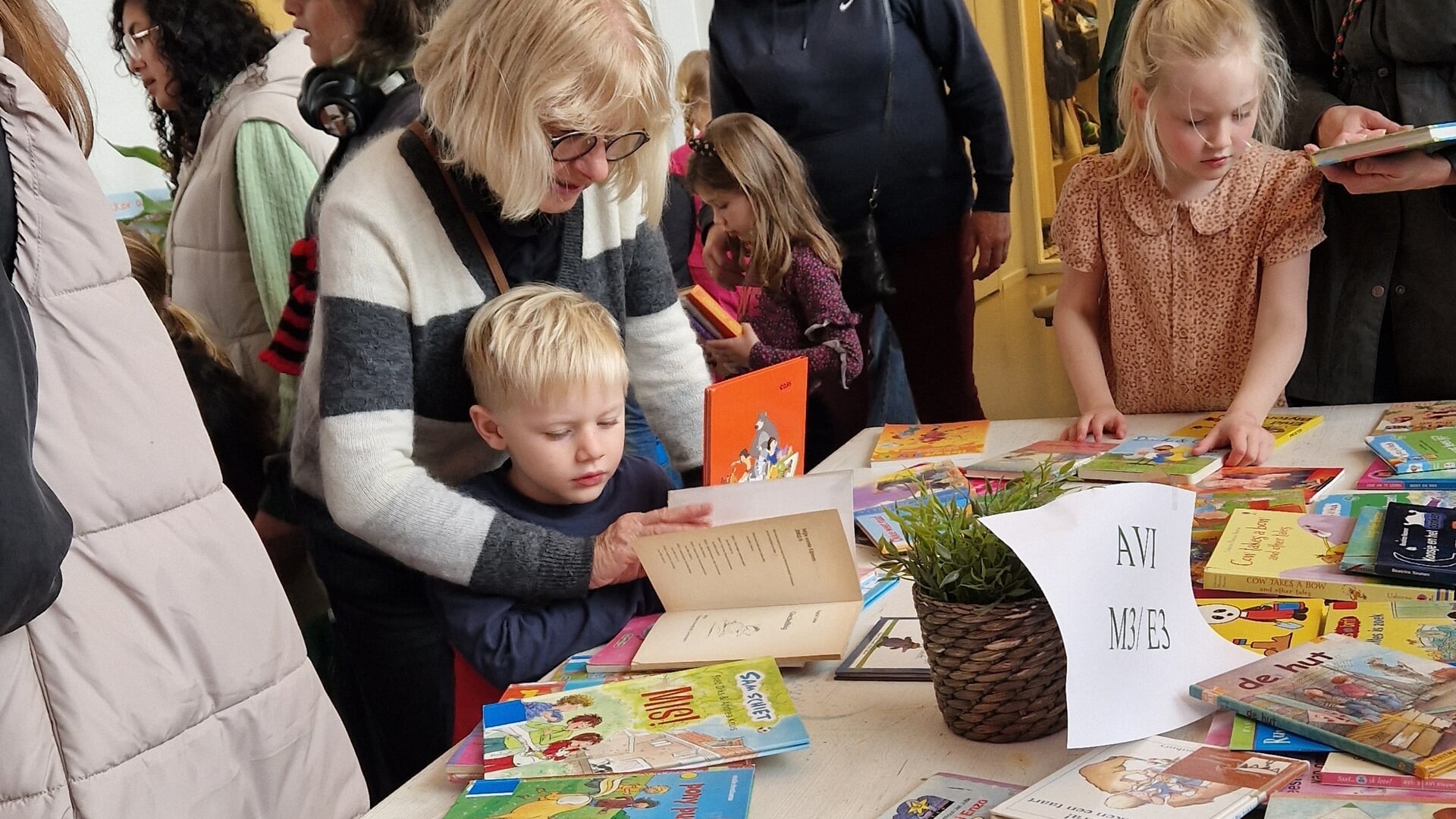 Boekenmarkt op Dr Schaepmanschool