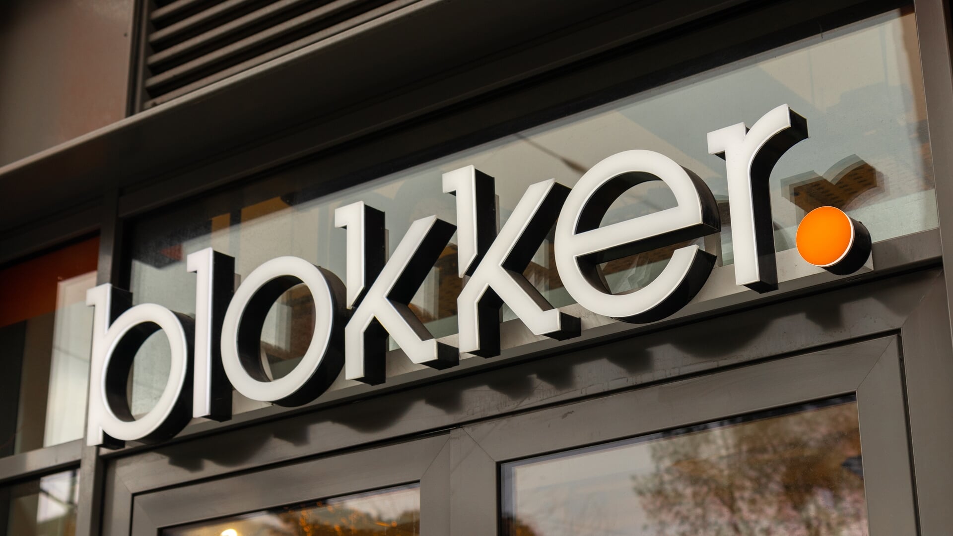 Blokker in Bovenkarspel weer open na faillissement