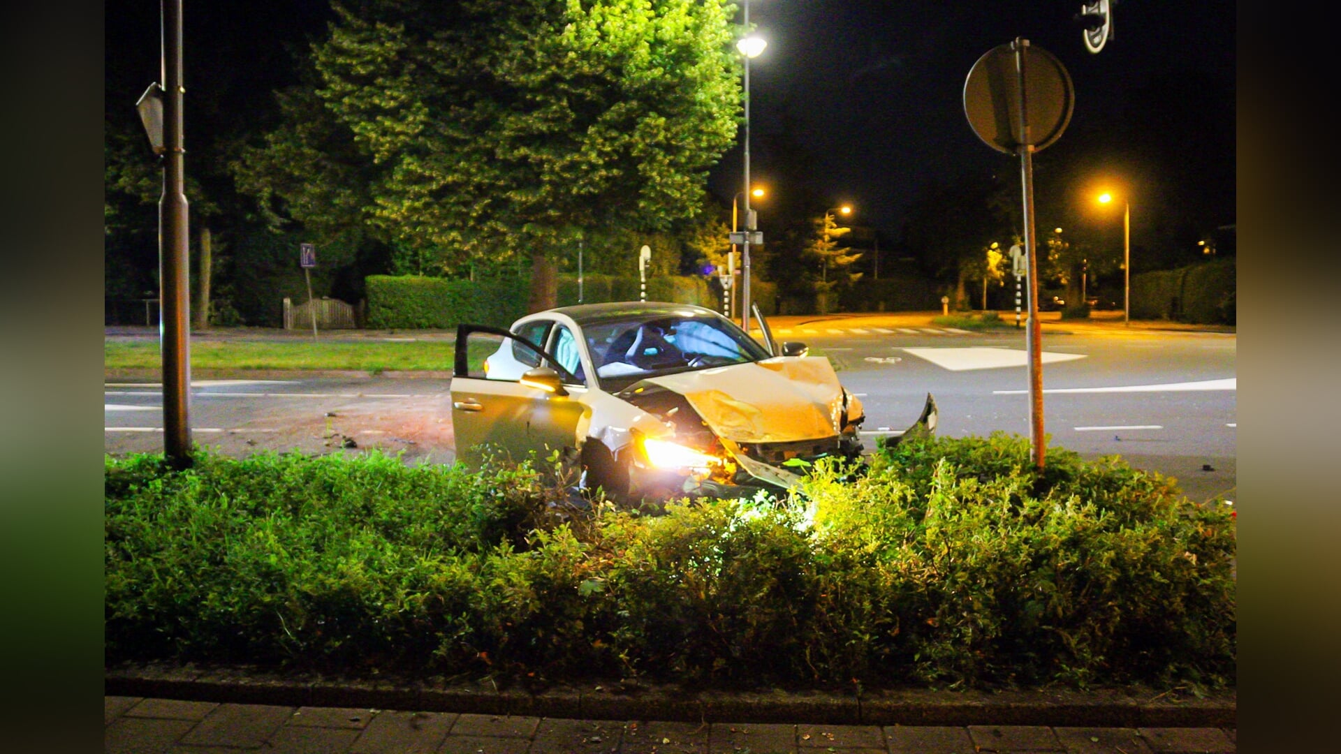 Automobilist veroorzaakt ravage aan Heemsteedse Dreef in Heemstede