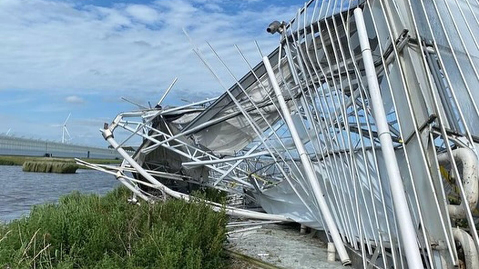 Gigantisch kassencomplex stort in