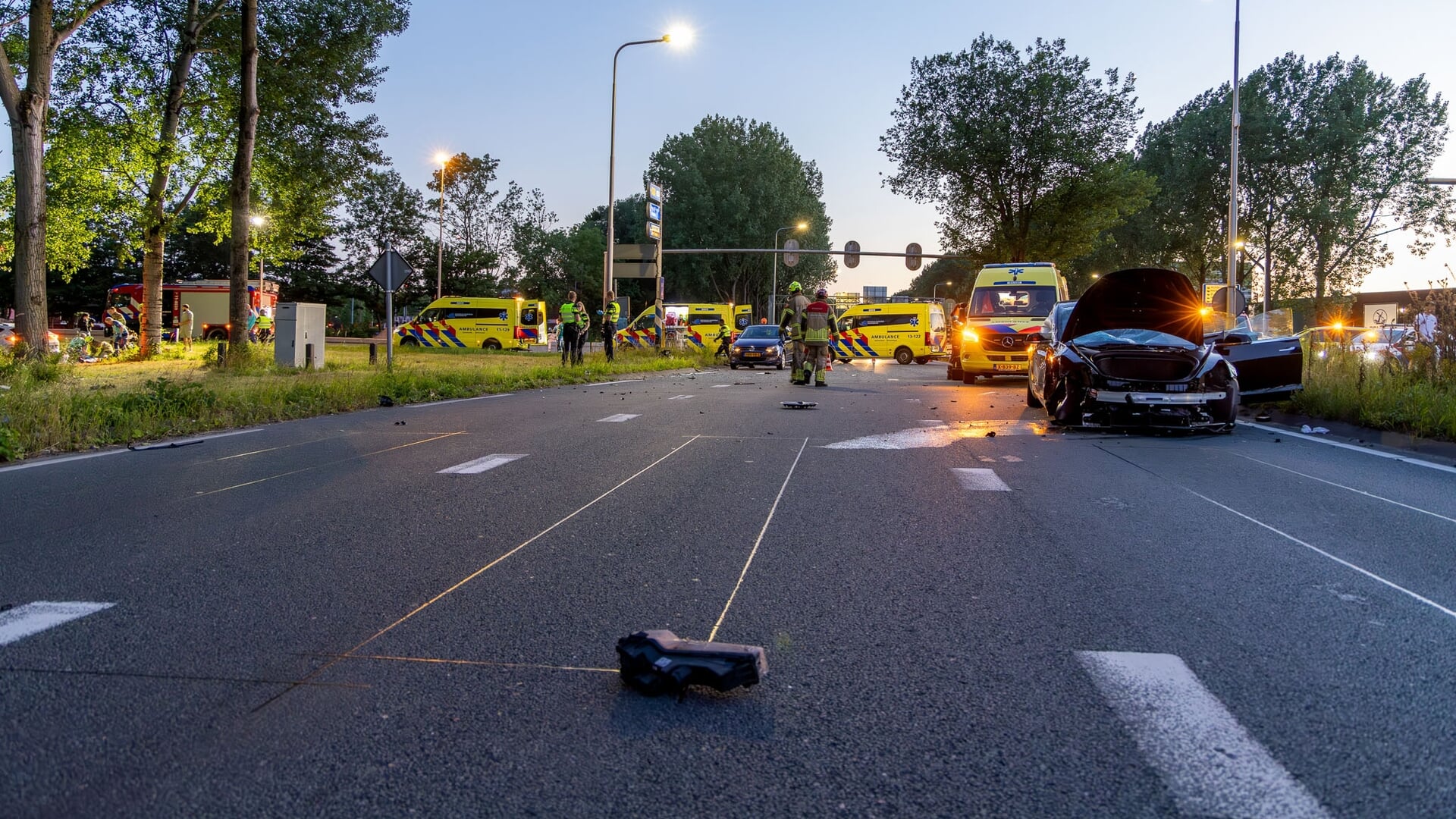 Vier gewonden bij ernstig ongeluk aan Kolkweg in Oostzaan, oprit A8 en A10 dicht