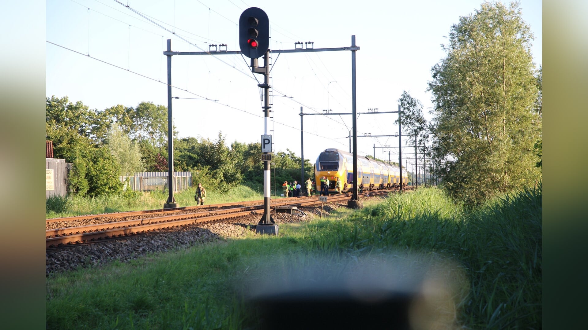Explosie in trein op het spoor bij Limmen, één gewonde en passagiers geëvacueerd