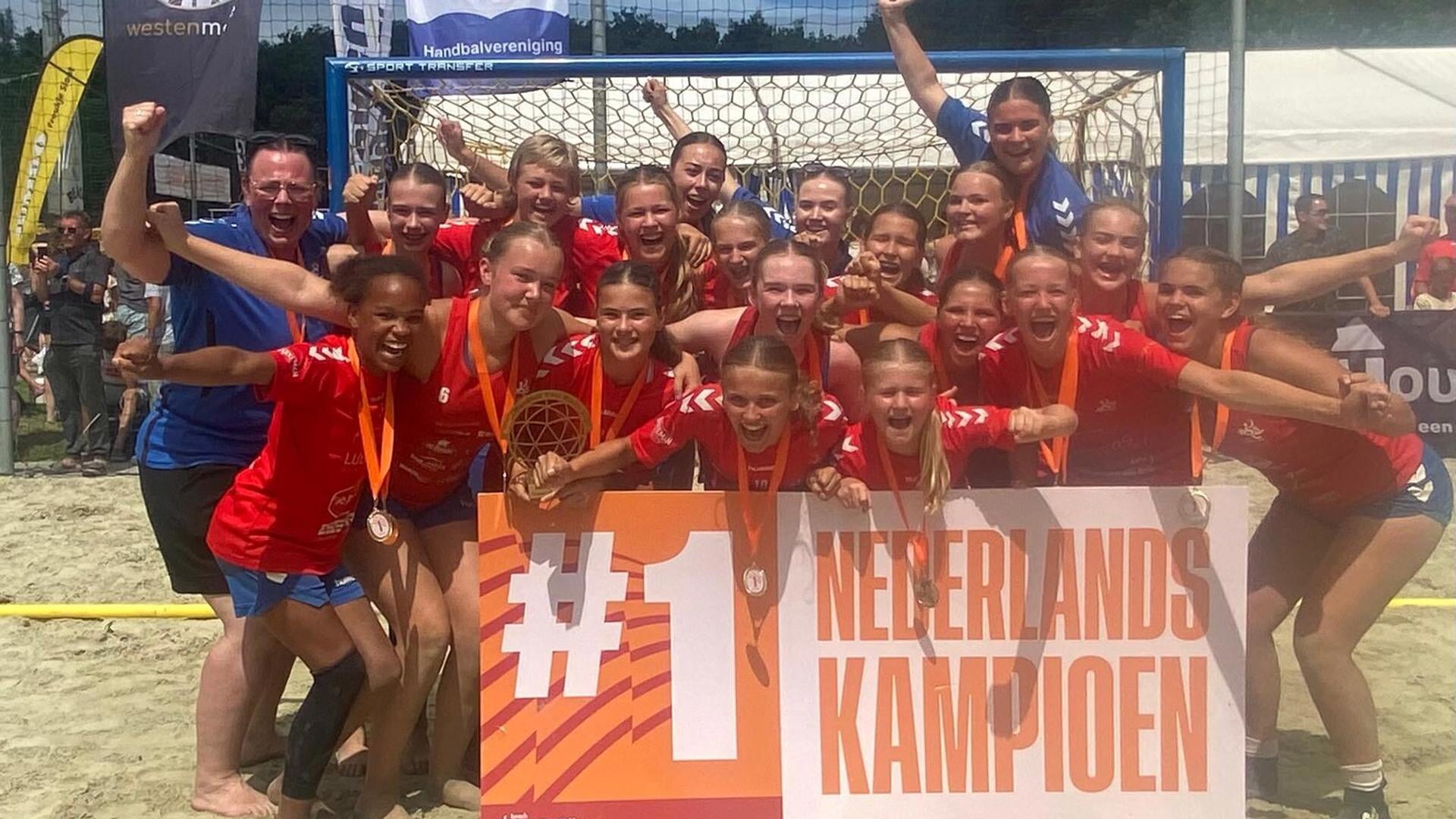 DSS D1 en DSS C1 Nederlands Kampioen Beach Handball