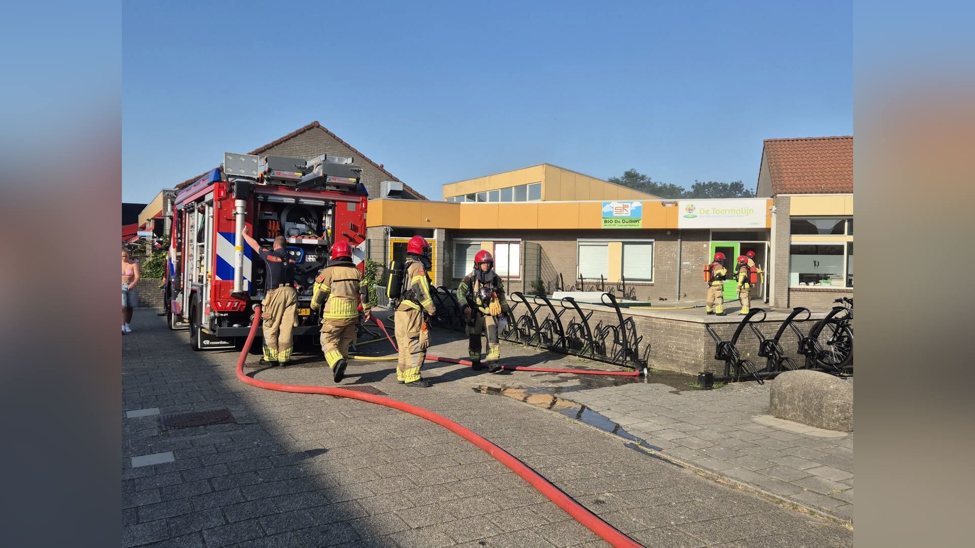 Zeer grote brand in basisschool De Toermalijn aan Hoefsmidhof in Purmerend