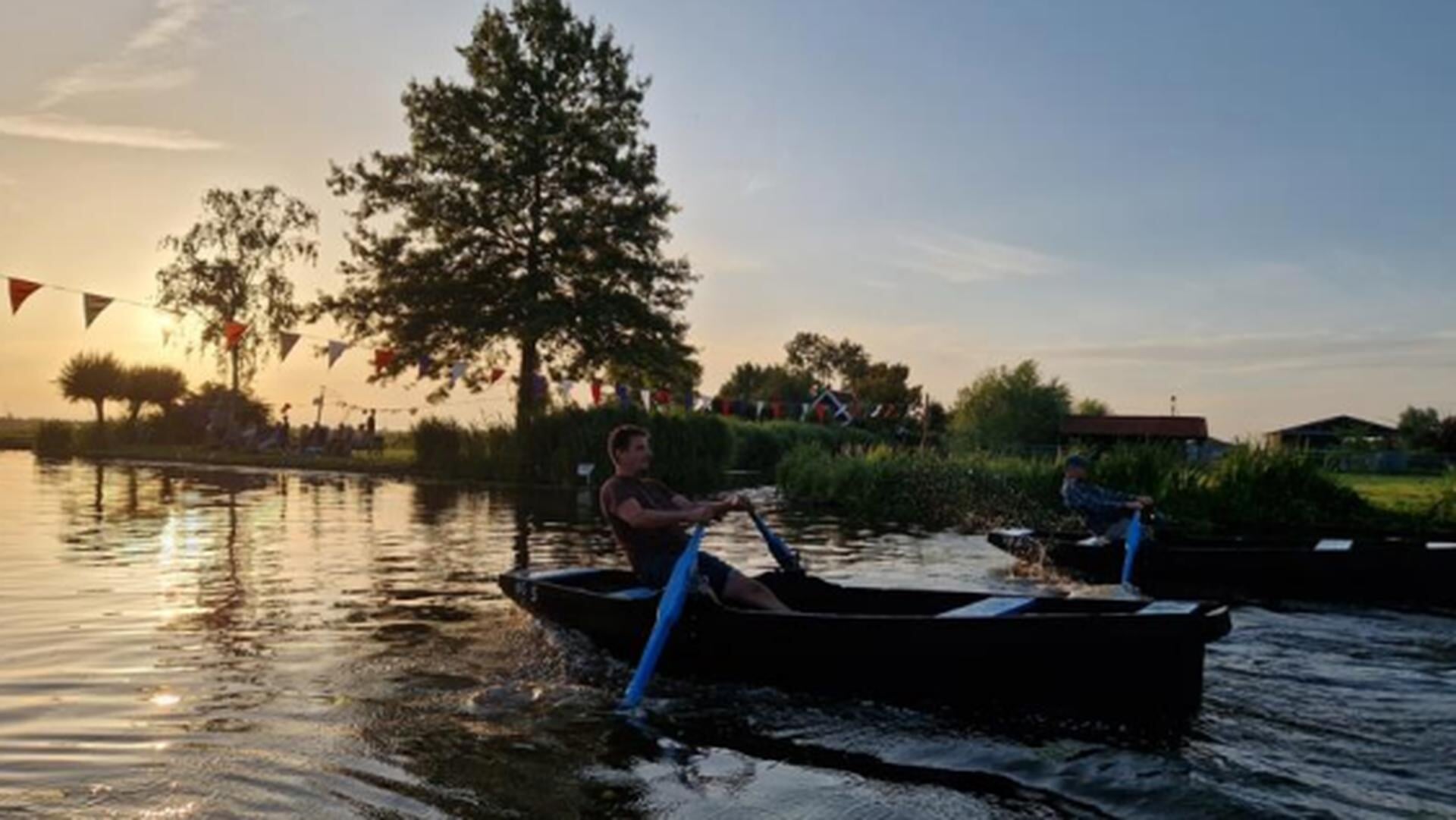 Zomerse roeiwedstrijden bij Klein Giethoorn