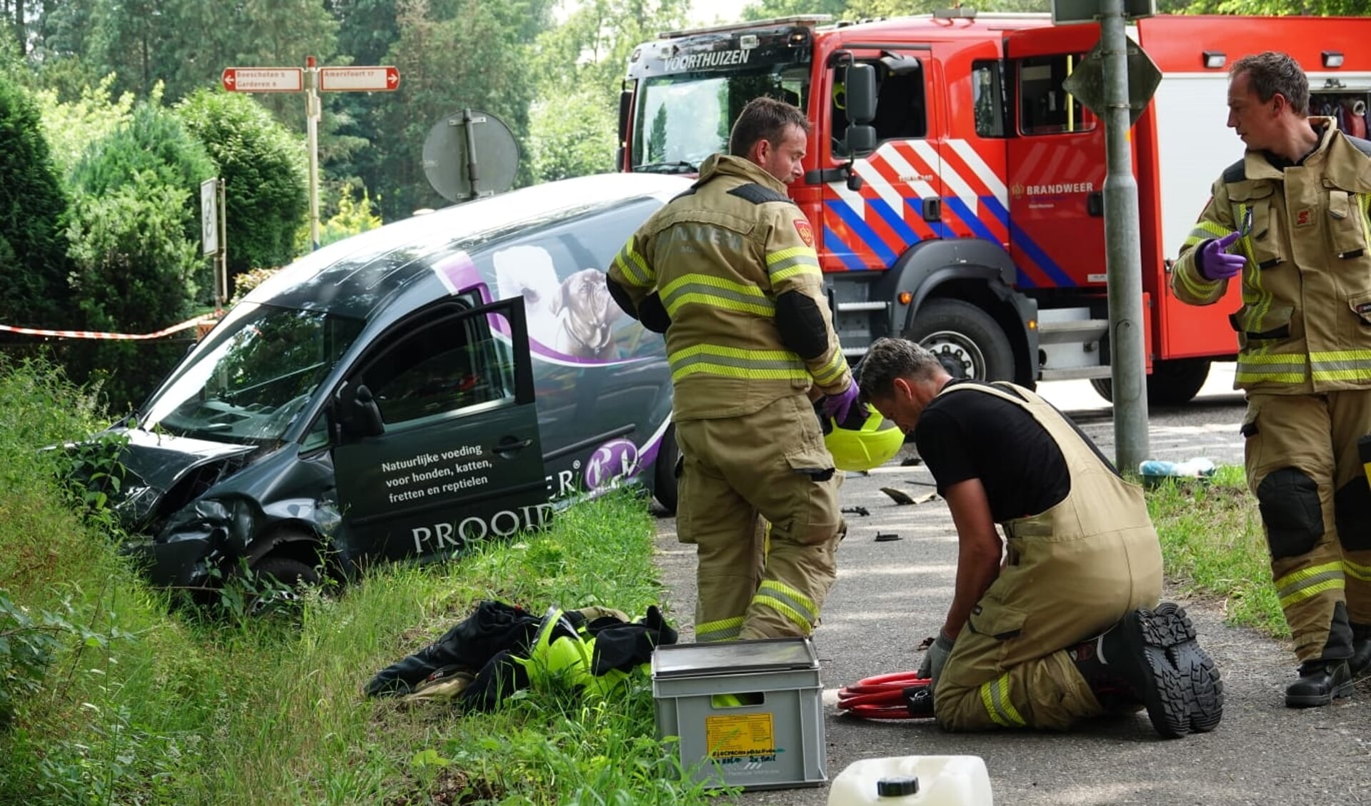 Twee Zwaargewonden Bij Ernstig Ongeval Voorthuizerweg - Barneveldse ...