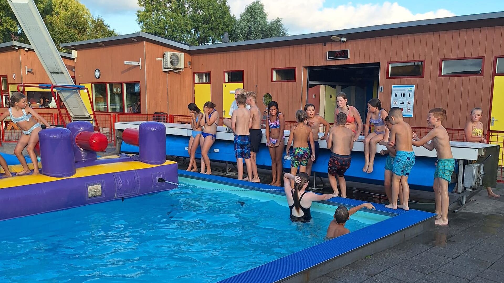 Activiteiten tijdens de zomervakantie in Het Zwembad Midwoud