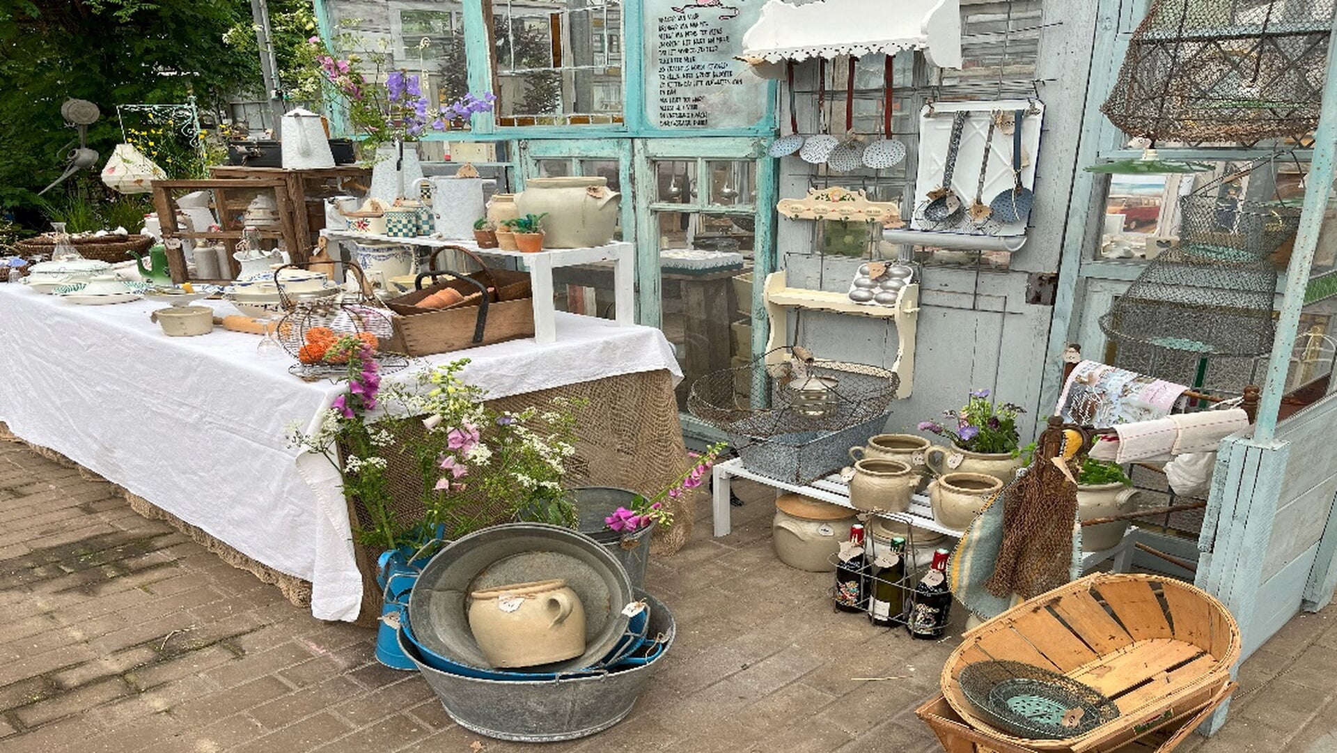 Brocantemarkt met Frans tintje in Krommeniedijk