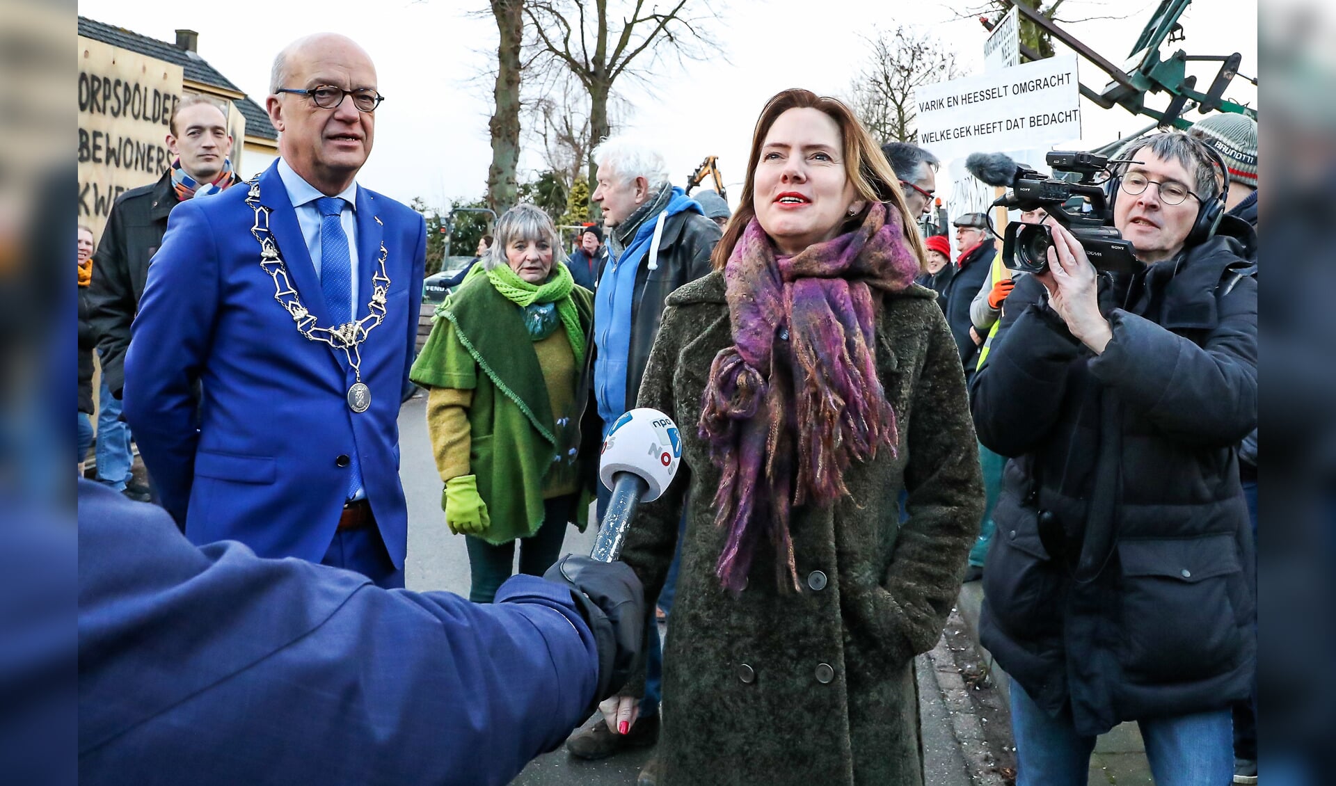 Inwoners Varik en Heesselt ludiek in actie tegen Hoogwatergeul