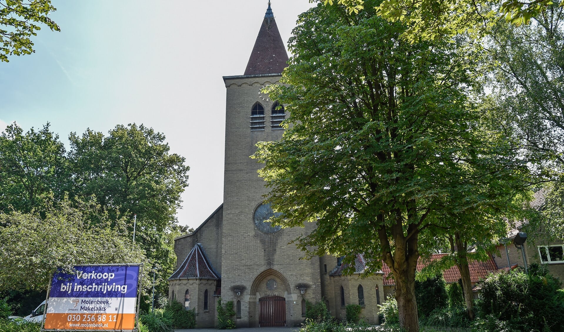 Katholieke kerk nu echt te koop: ‘Natuurlijk ligt dit gevoelig’ | Nieuws uit de regio Soest