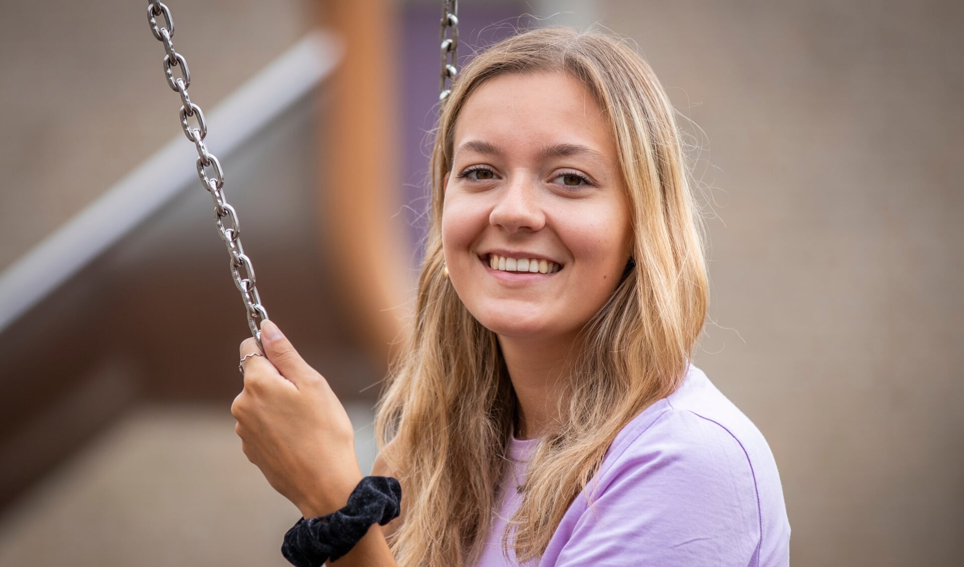 Franciska Rijnhout (21) is vrijwilligster bij Humanitas Home-Start en ...