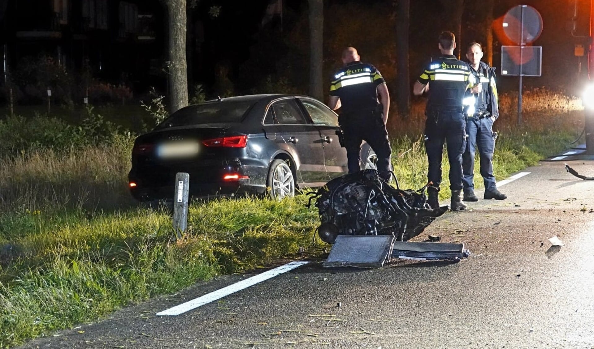 Auto Frontaal Op Boom; Bestuurder Naar Ziekenhuis - Scherpenzeelse ...