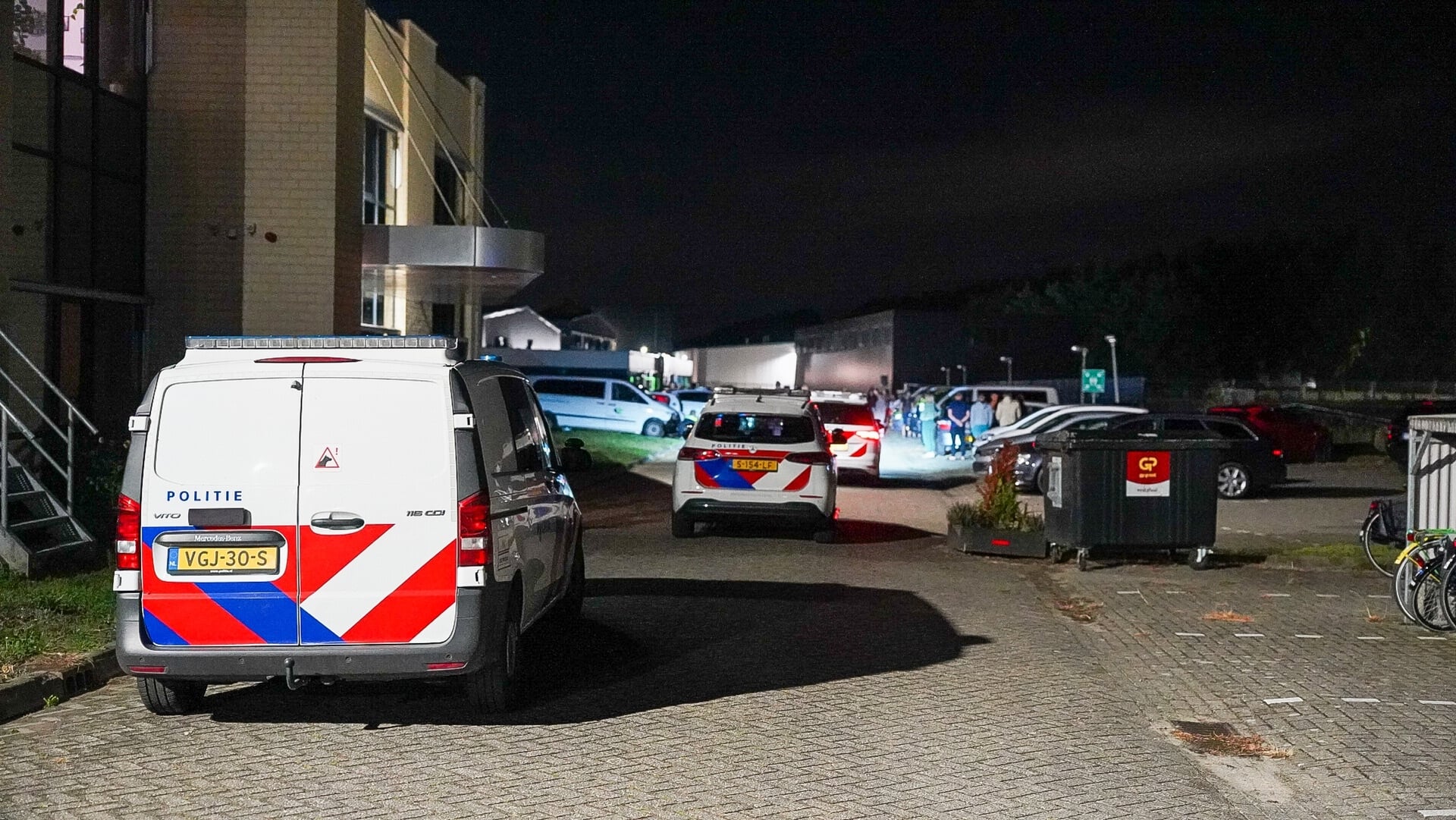 Mes en bijl gebruikt bij steekincident bij opvang in Wieringerwerf, twee aanhoudingen