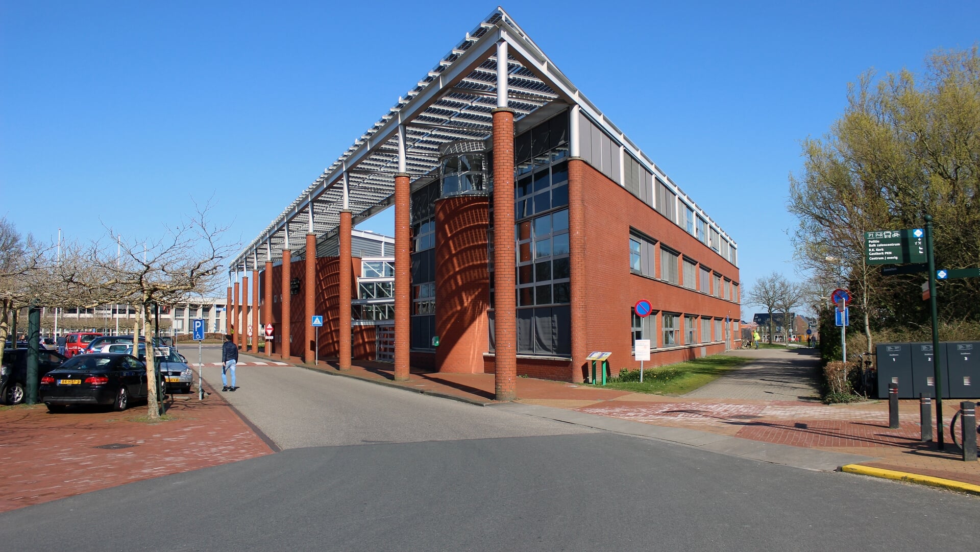 Westerkwartier gaat voor renovatie gemeentehuis in Zuidhorn