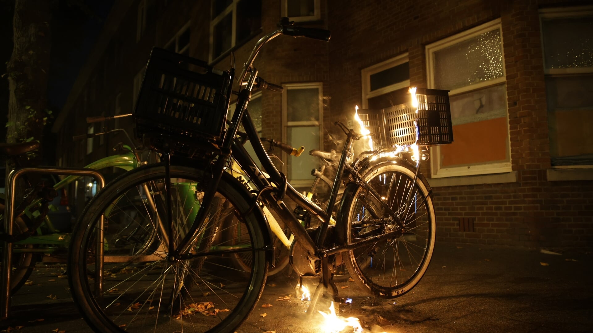 Opnieuw brandstichting in de wijk Rustenburg: Meerdere fietsen in vlammen op