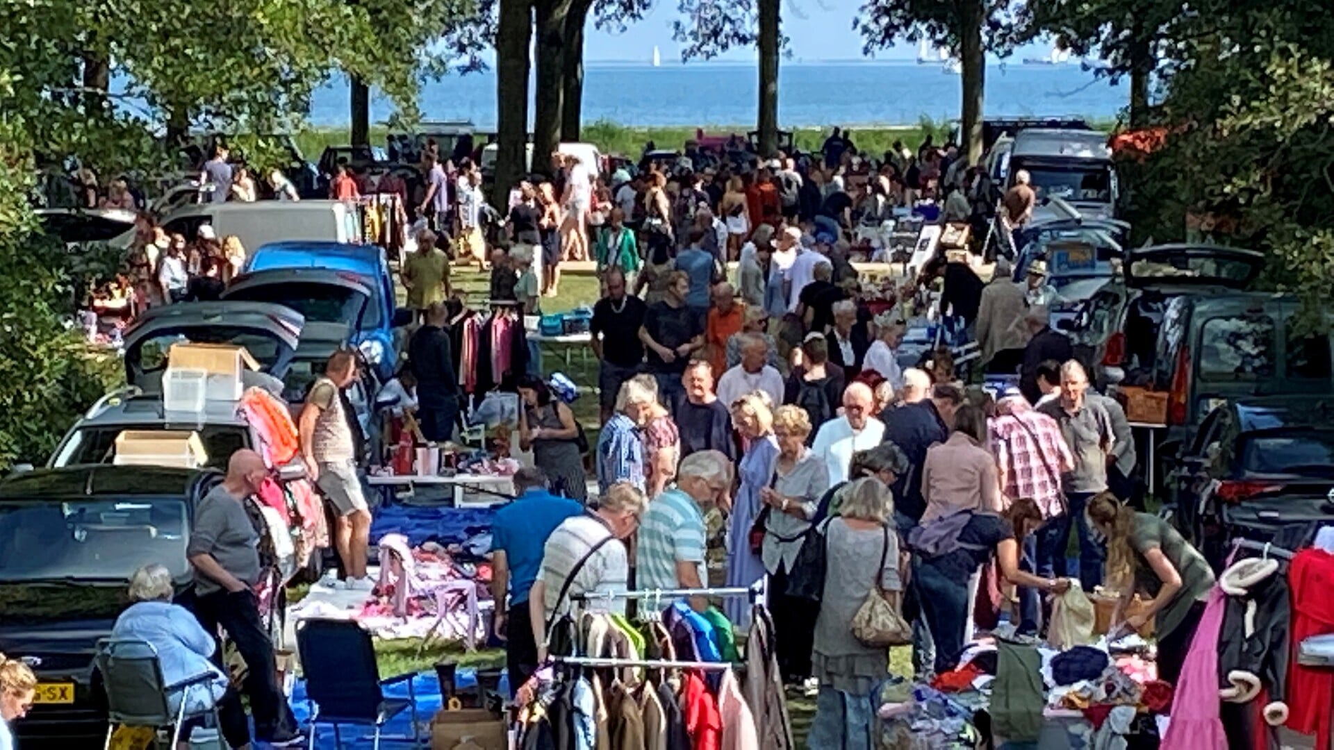 Laatste kofferbakmarkt van het seizoen in Wervershoof