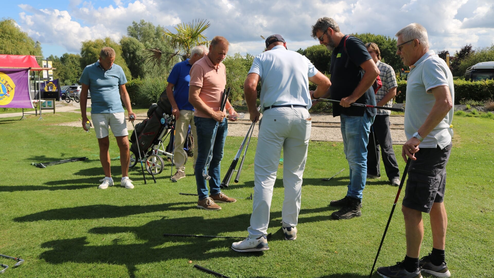 Golfers halen mooi bedrag op voor goede doelen