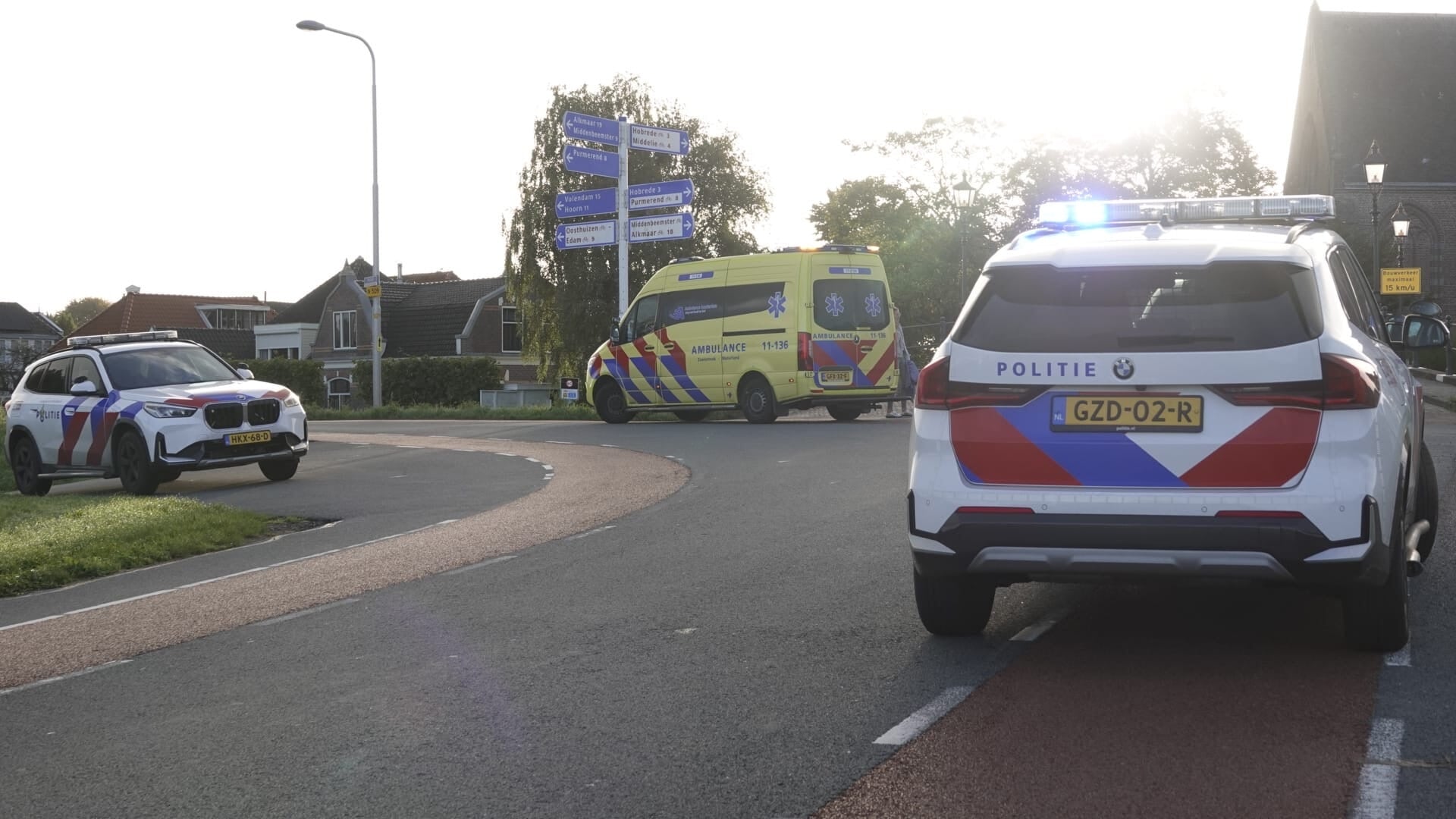 Fietsster in vacuümmatras naar ziekenhuis na botsing met auto in Oosthuizen