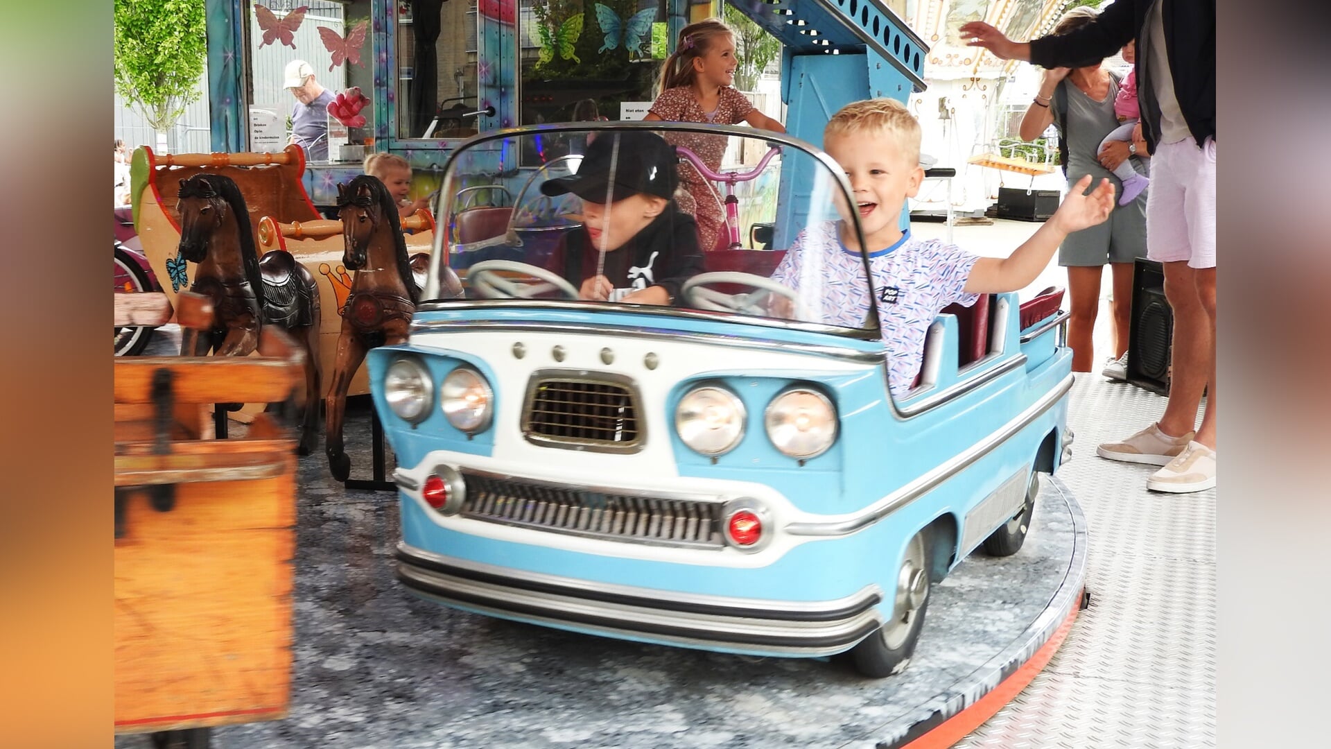 Nostalgische kinderkermis Bakkum
