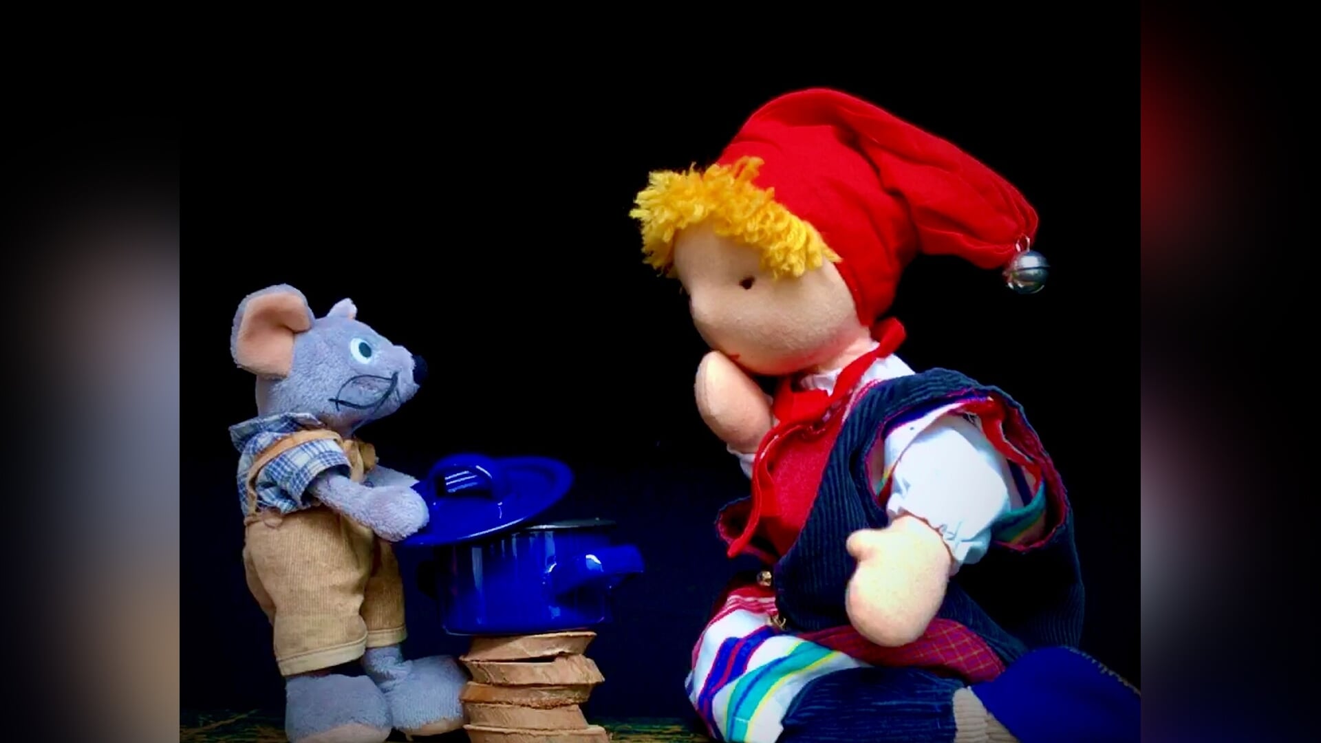 Kabouter Zako bakt er wat van tijdens Poppentheater Belletje Sterk