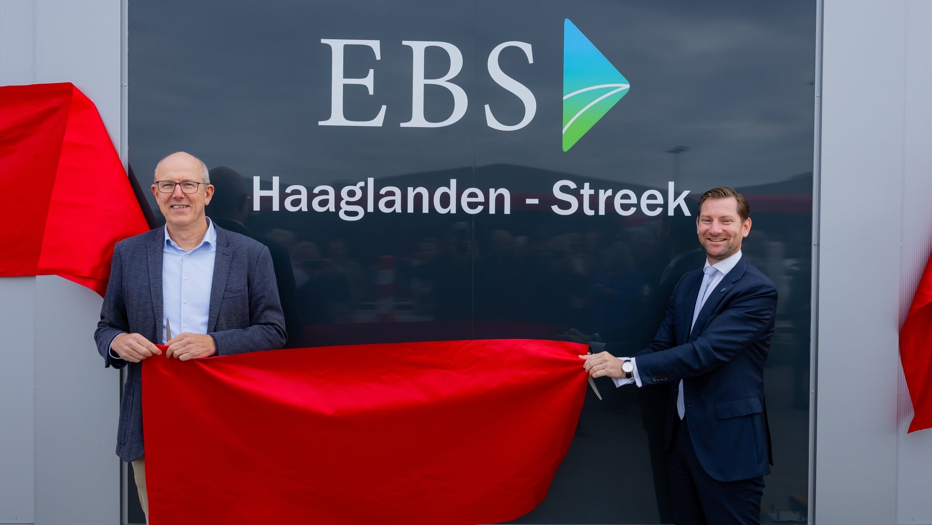 EBS opent nieuwe vestiging in Poeldijk met 43 elektrische bussen