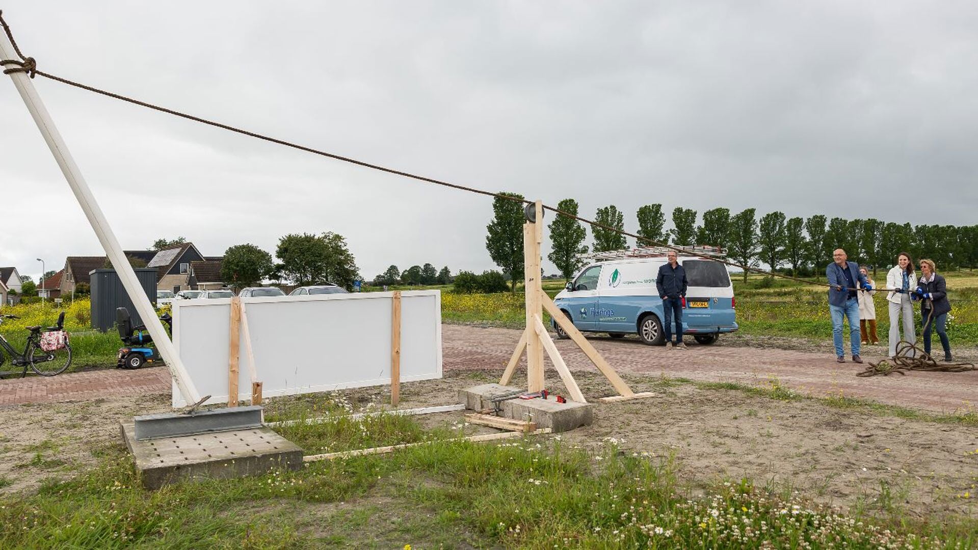 Oosthem viert start bouw 15 duurzame woningen in stijl