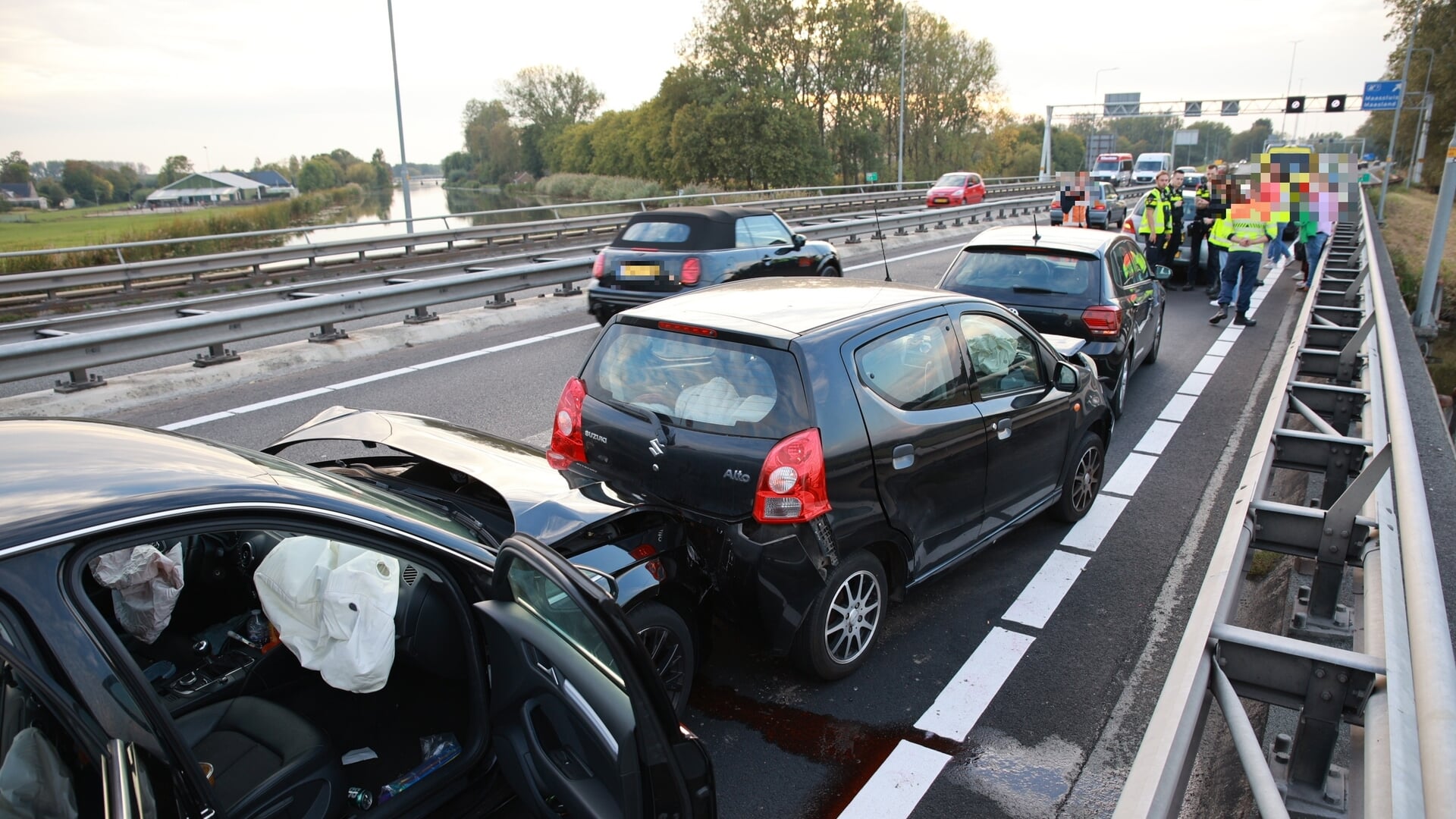 Kop-staartbotsing op de A20 bij Maasland zorgt voor forse verkeershinder