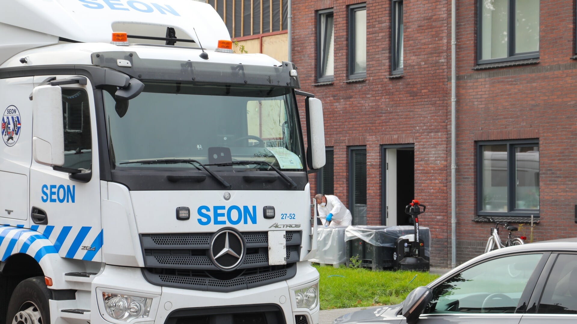 Mogelijk drugslab opgerold in woning aan de Wijkerstraatweg in Velsen-Noord