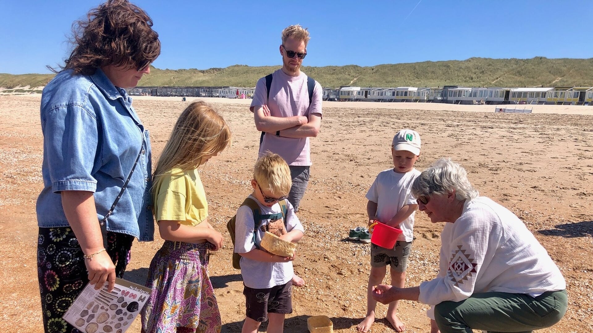Op ontdekkingstocht op het strand van Castricum