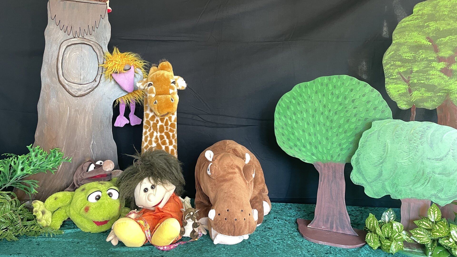 Voorleestheater Poppekus bij Bibliotheek Limmen