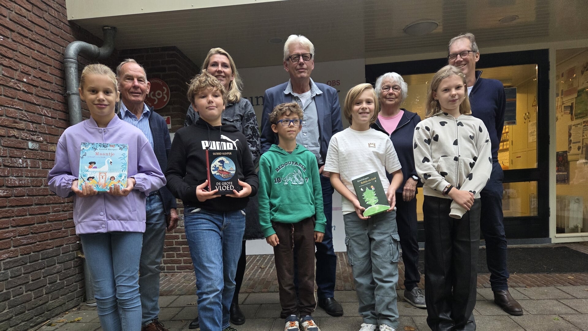 Schrijver Sjoerd Kuiper te gast op Teun de Jagerschool: ‘Kinderen helpen mooie grote mensen te worde