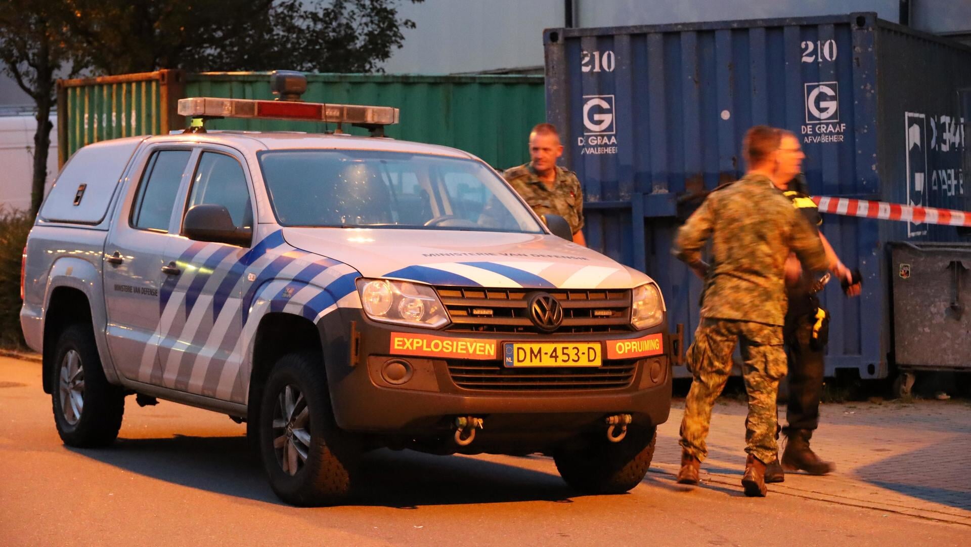 Explosief aangetroffen bij kringloopwinkel aan Cornelis Ouwejanstraat in Zaandam, EOD ter plaatse