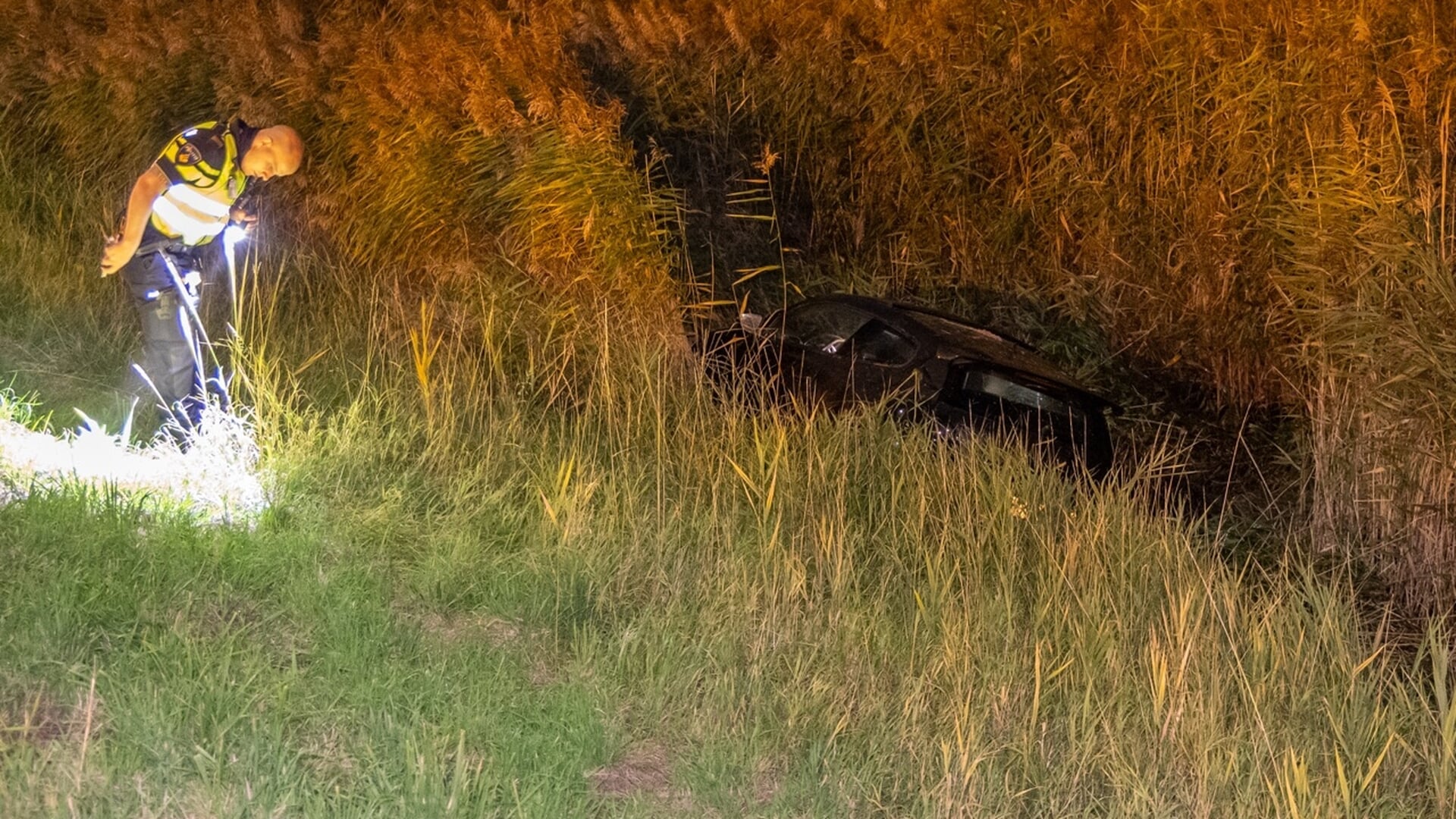 Automobilist aangehouden voor rijden onder invloed bij ongeluk aan Drie Merenweg bij Zwaanshoek