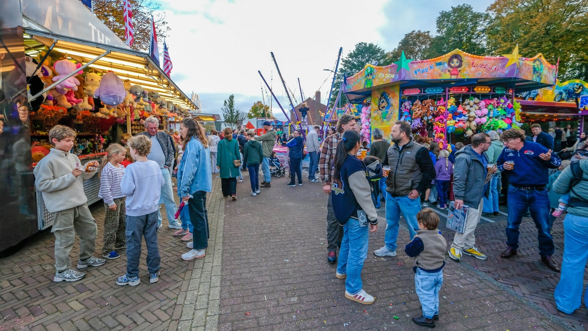 Volop gezelligheid bij kermis Bakkum